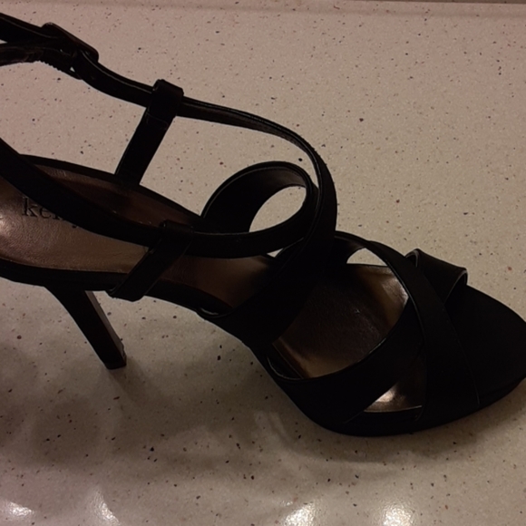 Kelly &Katie - Picture 5 of 8